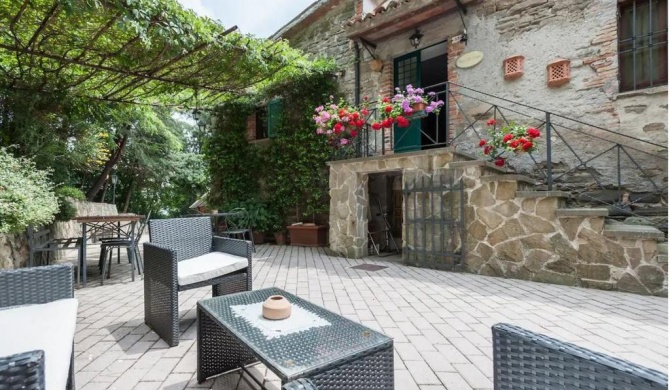 Casale Gli Angeli-Charming Villa with Garden and Parking!