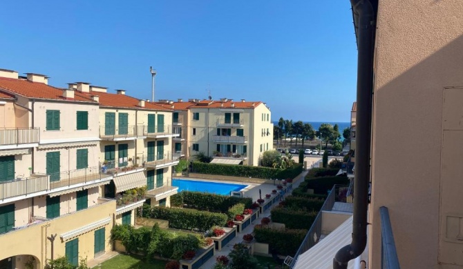 CALA DI SOLE bilocale con terrazzo, e piscina condominiale