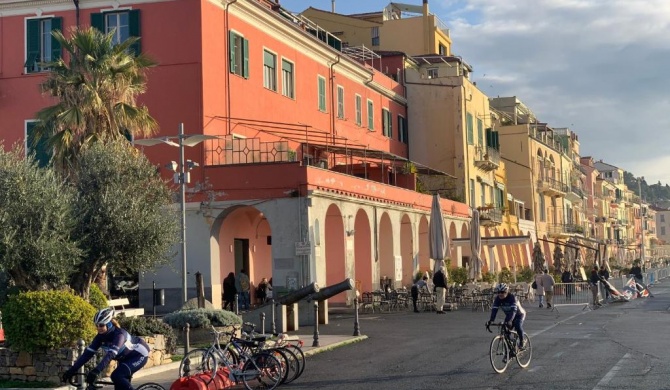 Casa Vacanza " La Rosa " Oneglia Centro