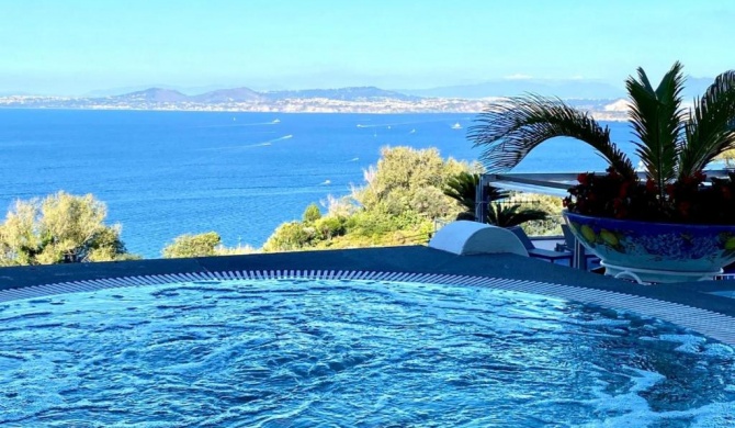 Dependance Castiglione with pool and view