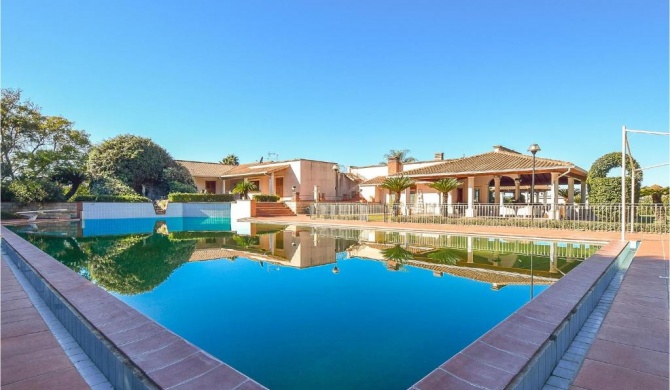 Beautiful home in Ispica with 4 Bedrooms, Private swimming pool and Outdoor swimming pool