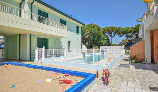 Beautiful apartment in Jesolo with 2 Bedrooms, WiFi and Outdoor swimming pool