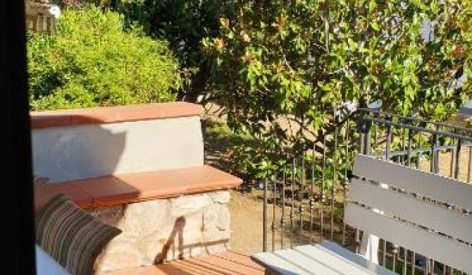 One bedroom appartement at Lacona 100 m away from the beach with enclosed garden