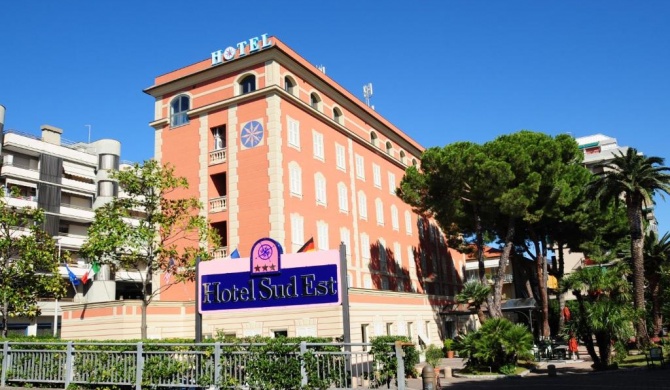 Hotel Sud Est by Fam Rossetti