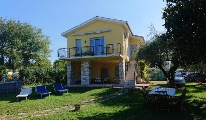 Villa La Magnolia - Private Beach Access, Garden, Views