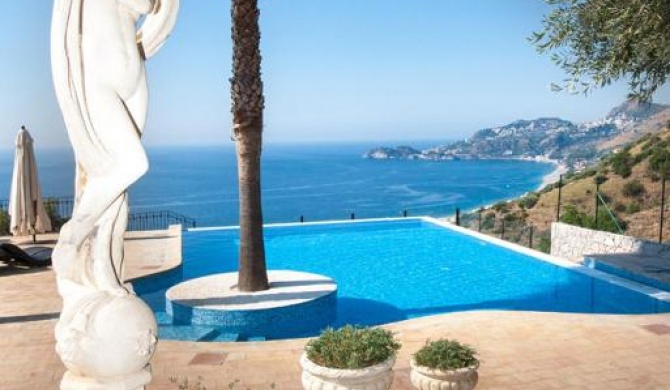 Villa Le Suites Sul Golfo Di Taormina,con piscina infinity a strapiombo sul mare