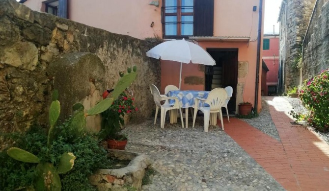 CASA LORENZO SULLE COLLINE DI LEVANTO e VICINO ALLE CINQUETERRE LT-0620