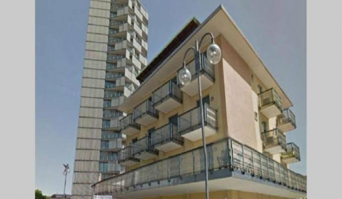 RESIDENCE QUITO PIAZZA MAZZINI 150m dal mare e vicino Pista Azzurra